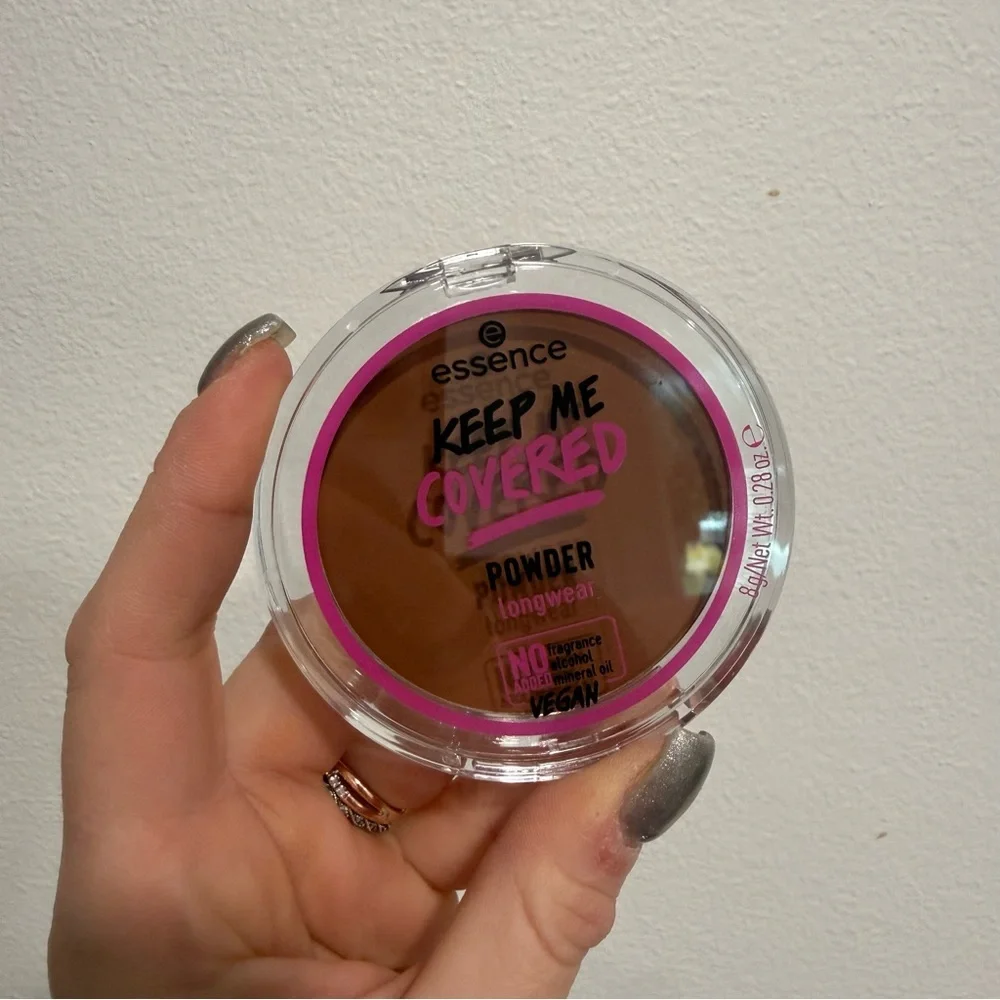 Essence Keep Me Covered Powder Longwear in 90 Dark